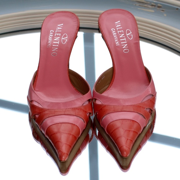 Valentino Garavani Coral Kitten Heel - Picture 2 of 8